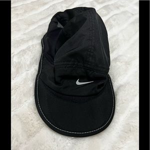 Black Nike Daybreak Dri-Fit Hat Cap Lightweight
Reflective swoosh and stitching